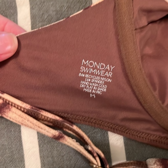 Monday swimwear bikini set Tiger print Maui top and bottom size medium. - Picture 5 of 5